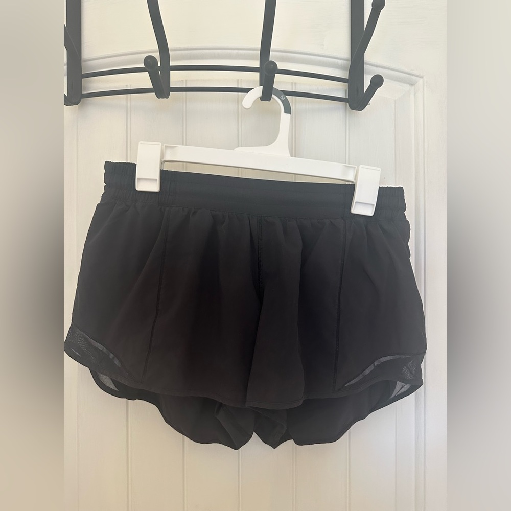 Lululemon Hotty Hot 4 inch shorts